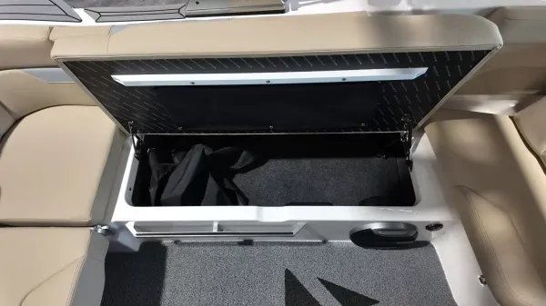 2027 Mastercraft XT22-39