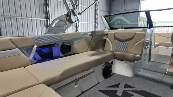 2027 Mastercraft XT22-40
