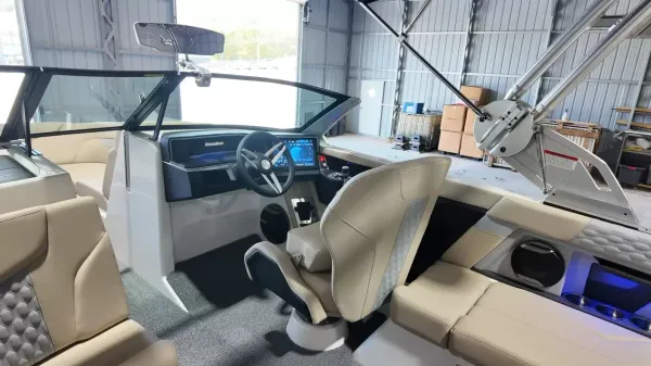 2027 Mastercraft XT22-22