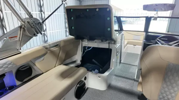 2027 Mastercraft XT22-36