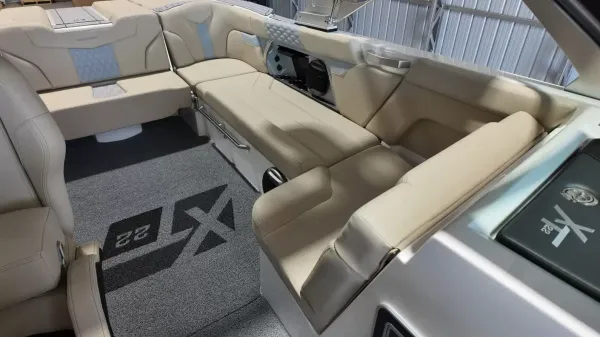 2027 Mastercraft XT22-30