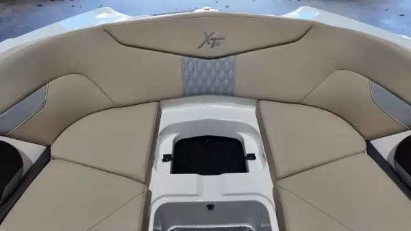 2027 Mastercraft XT22-16