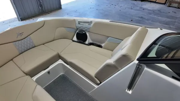 2027 Mastercraft XT22-17