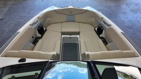 2027 Mastercraft XT22-11