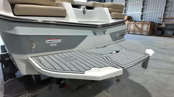 2027 Mastercraft XT22-9