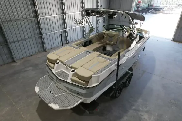 2027 Mastercraft XT22-6