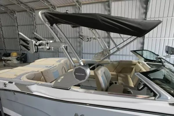 2027 Mastercraft XT22-3