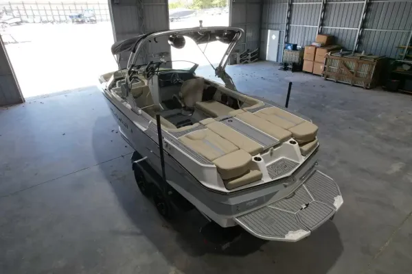 2027 Mastercraft XT22-10