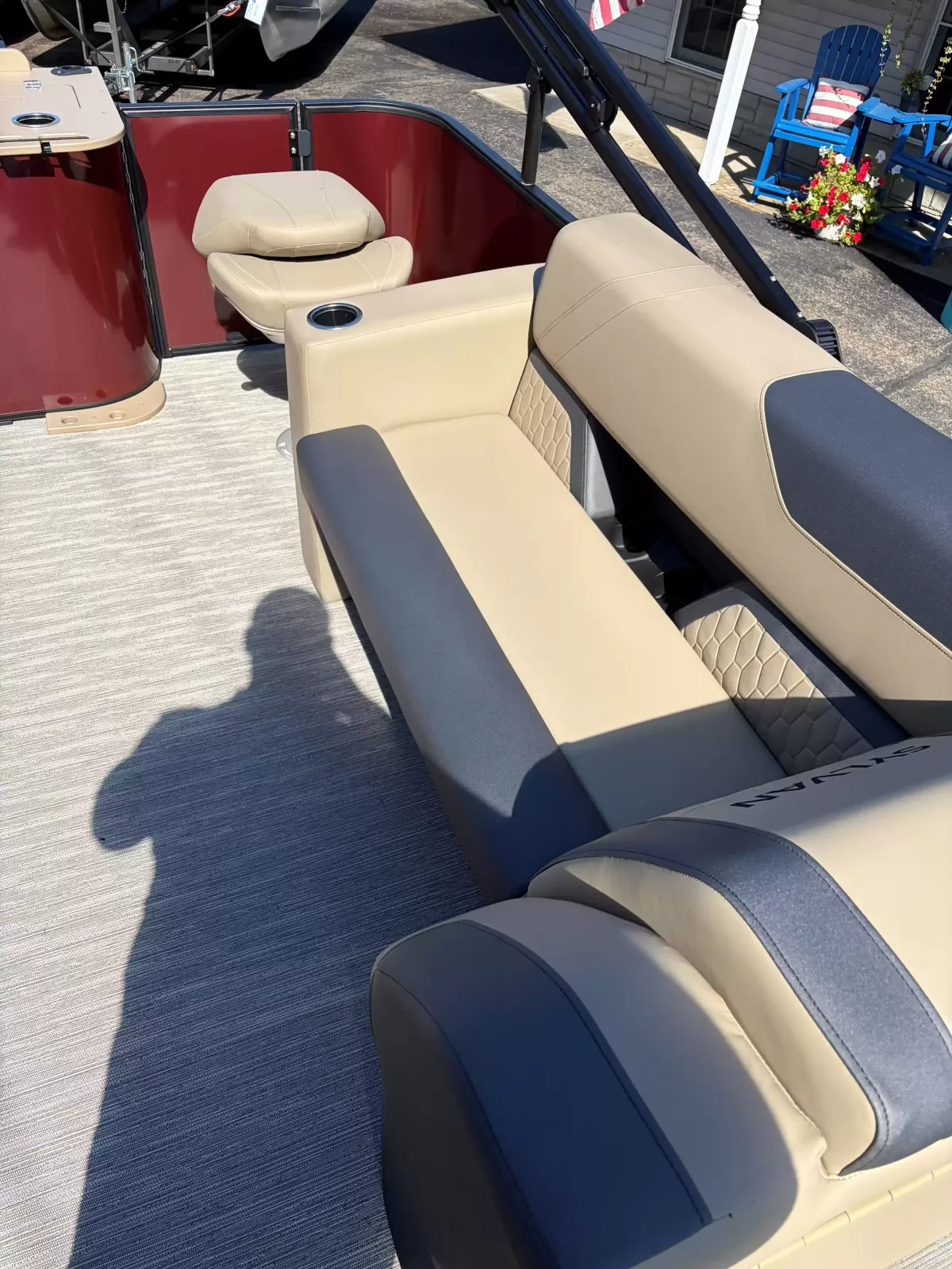 boat-carouselImage-image