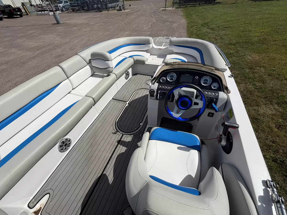 boat-carouselImage-image