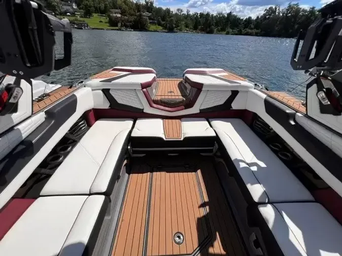2021 Nautique G23