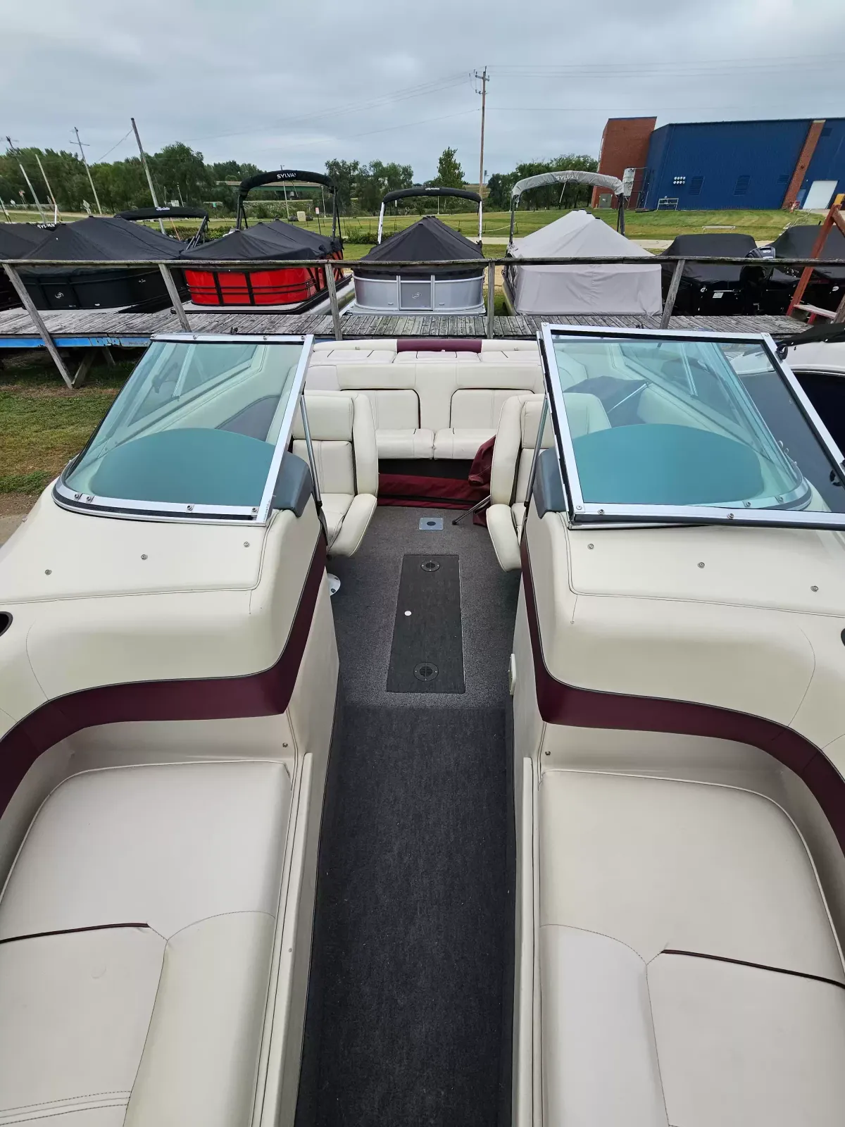 boat-carouselImage-image