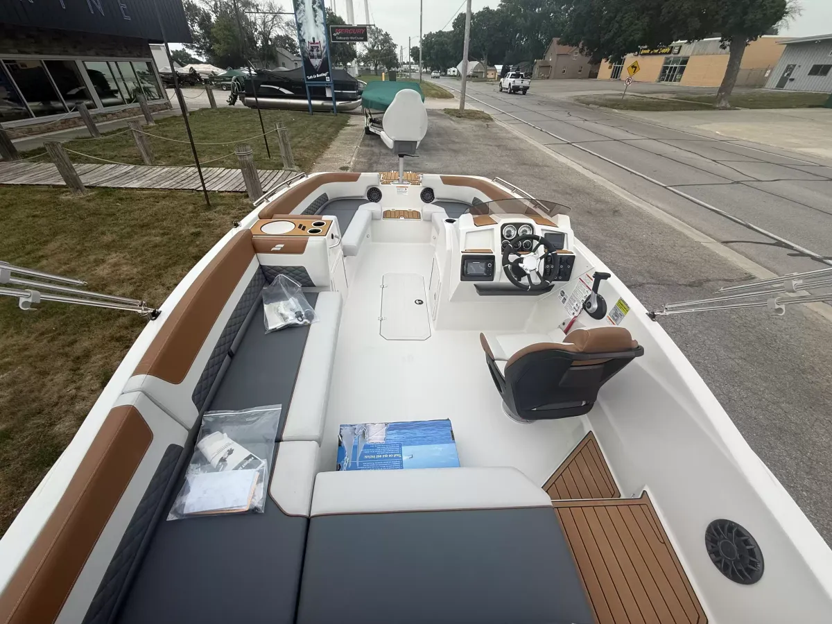boat-carouselImage-image