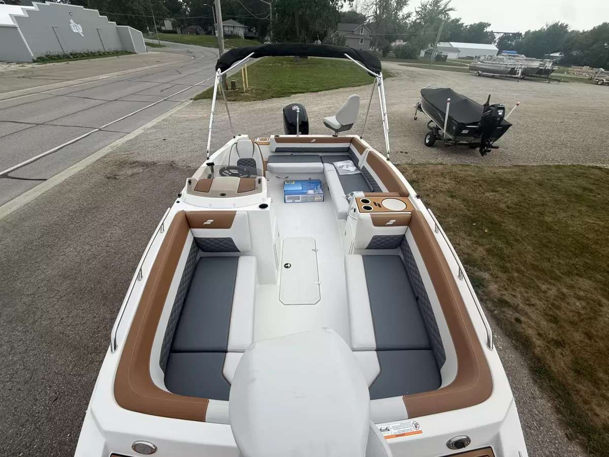 boat-carouselImage-image