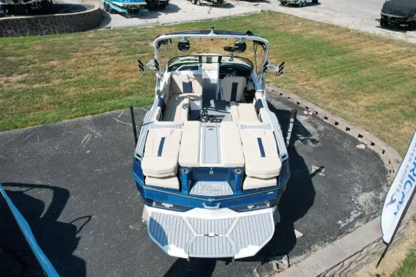 2027 Mastercraft XT23-7