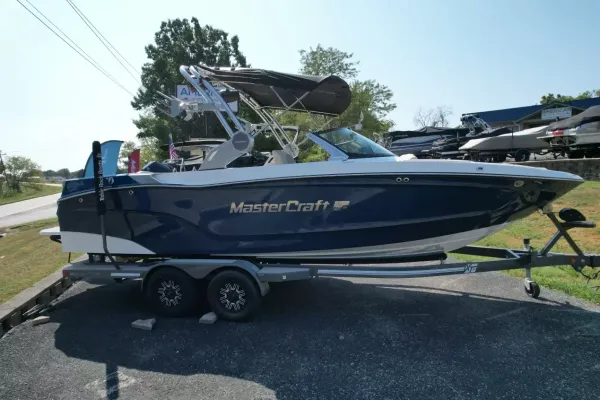 2027 Mastercraft XT23-10