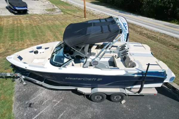 2027 Mastercraft XT23-8