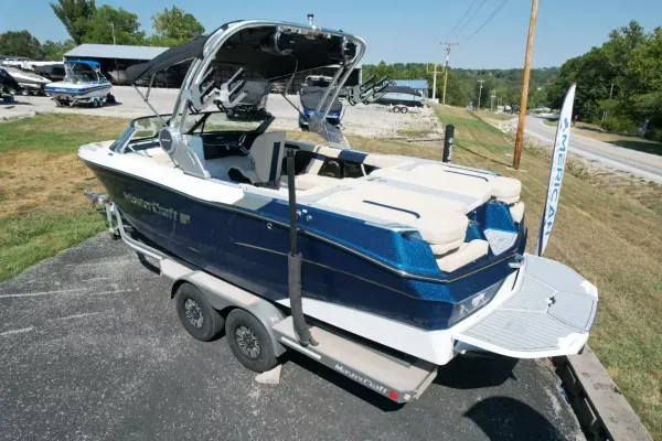 2027 Mastercraft XT23-11