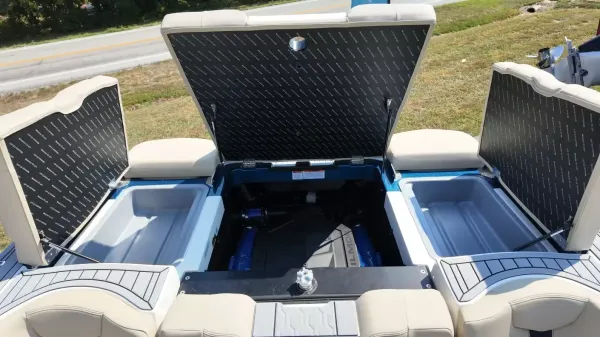 2027 Mastercraft XT23-46