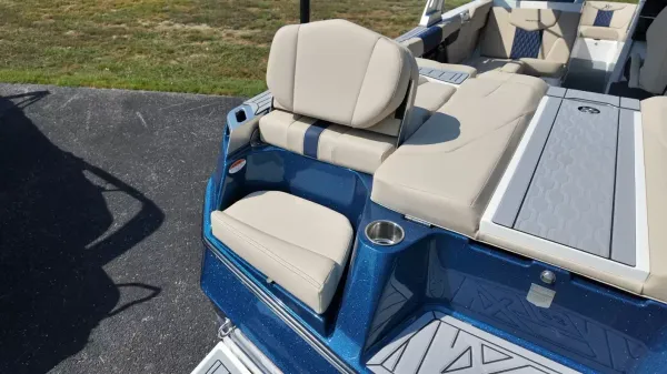 2027 Mastercraft XT23-48