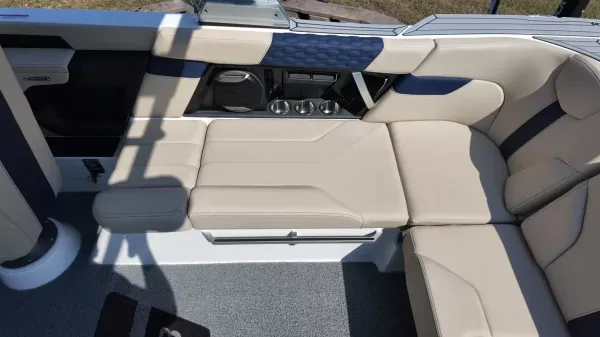 2027 Mastercraft XT23-39
