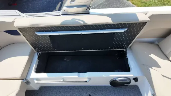 2027 Mastercraft XT23-37