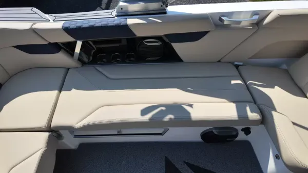 2027 Mastercraft XT23-35