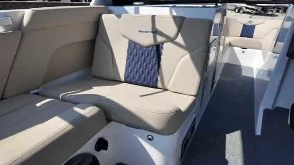 2027 Mastercraft XT23-31