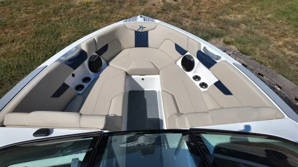 2027 Mastercraft XT23-16