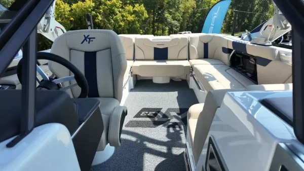 2027 Mastercraft XT23-27