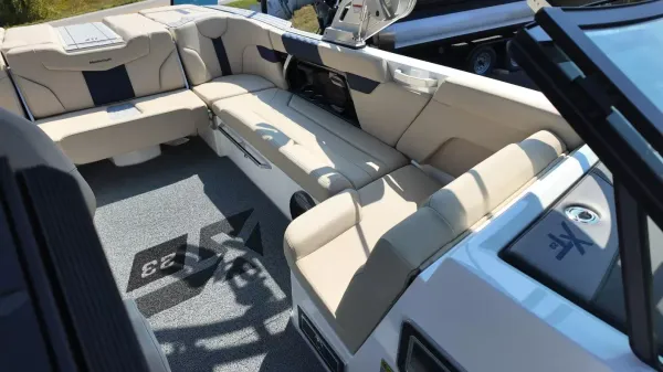 2027 Mastercraft XT23-28