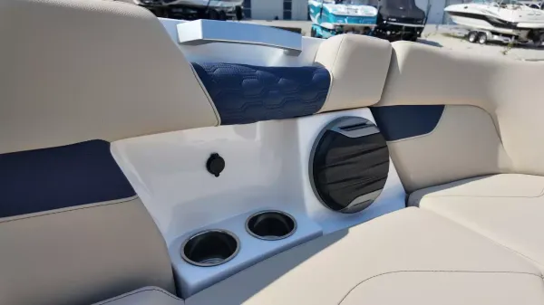 2027 Mastercraft XT23-17