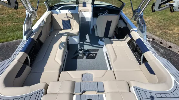 2027 Mastercraft XT23-42