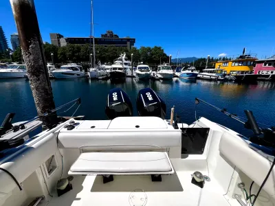 Pre-Owned 2001 Hydra-sports Vector 2796 CC for Sale | Vancouver, BC | M&P Yacht Centre | 6aa2f04ff4420239d404768a