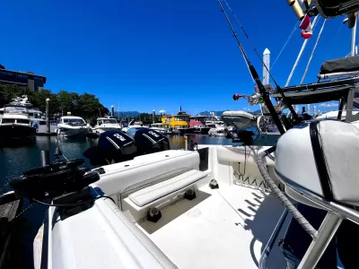 Pre-Owned 2001 Hydra-sports Vector 2796 CC for Sale | Vancouver, BC | M&P Yacht Centre | 6aa2f04ff4420239d404768a