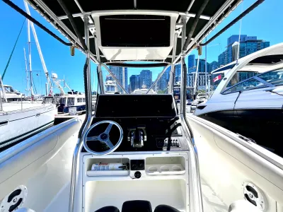 Pre-Owned 2001 Hydra-sports Vector 2796 CC for Sale | Vancouver, BC | M&P Yacht Centre | 6aa2f04ff4420239d404768a