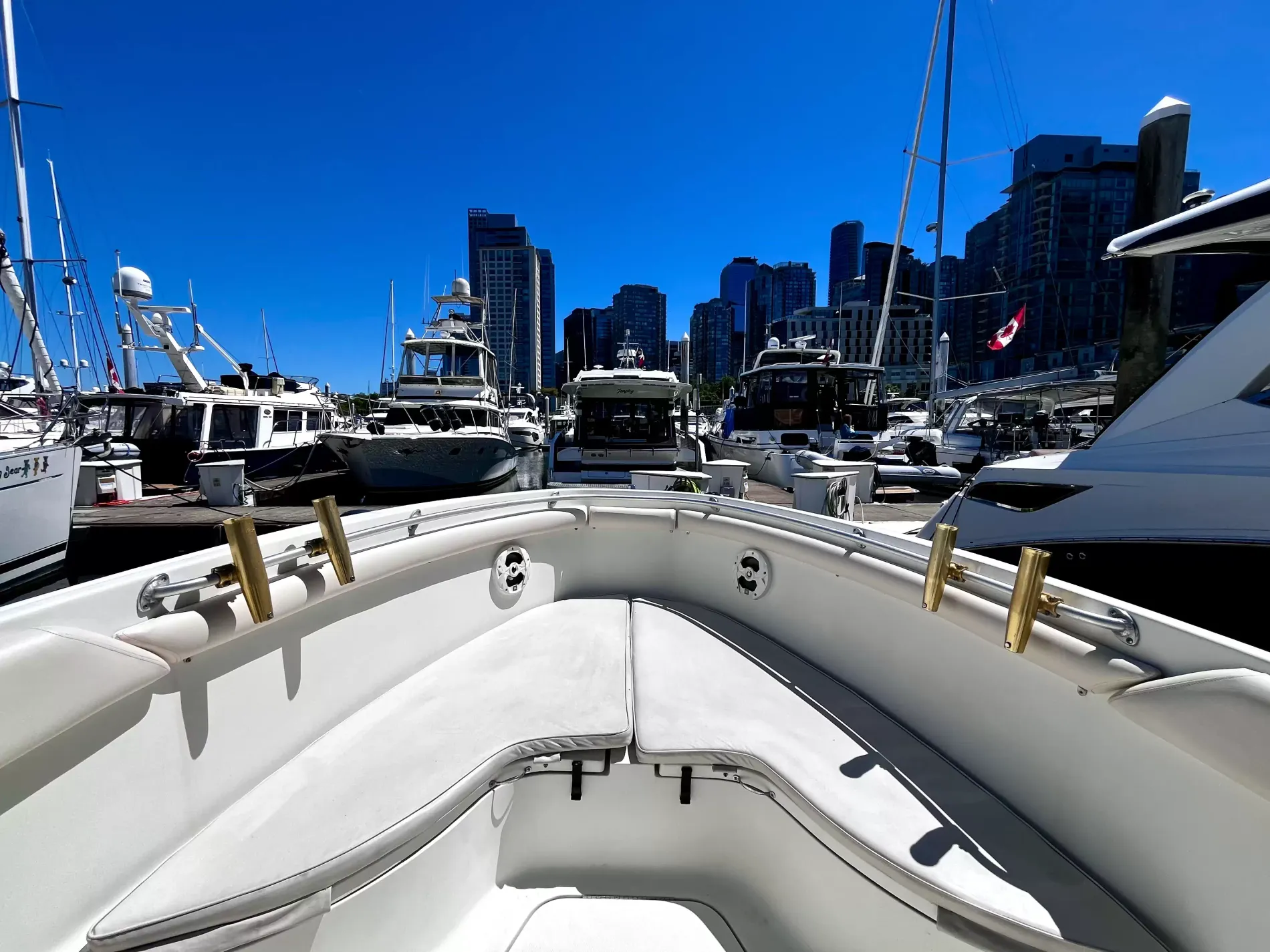 Pre-Owned 2001 Hydra-sports Vector 2796 CC for Sale | Vancouver, BC | M&P Yacht Centre | 6aa2f04ff4420239d404768a