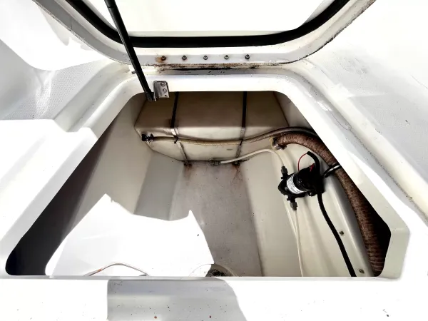2001 Hydra-Sports Vector 2796 CC-26
