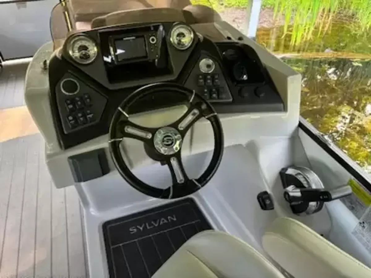 boat-carouselImage-image
