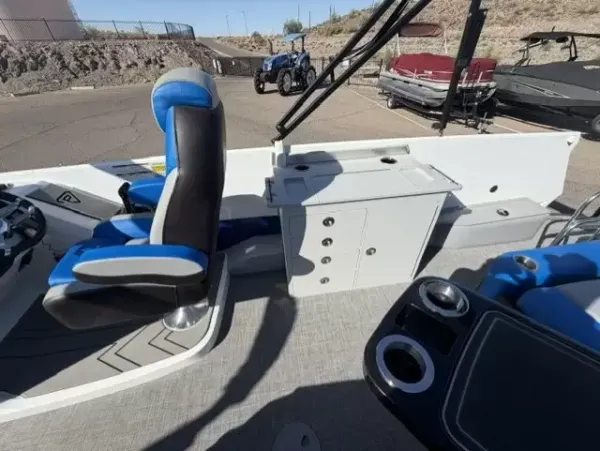 boat-detail-slider-thumb-11