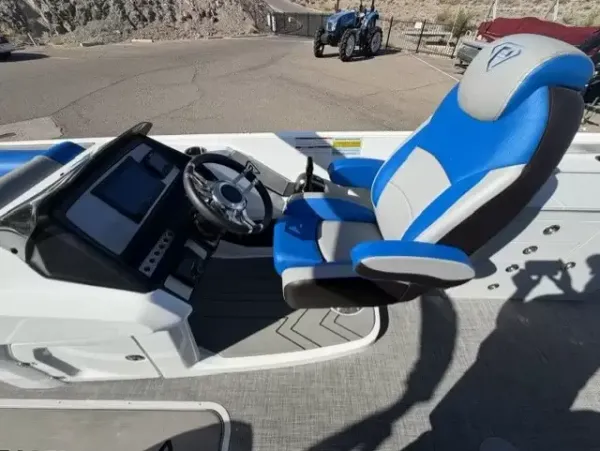 boat-detail-slider-thumb-15