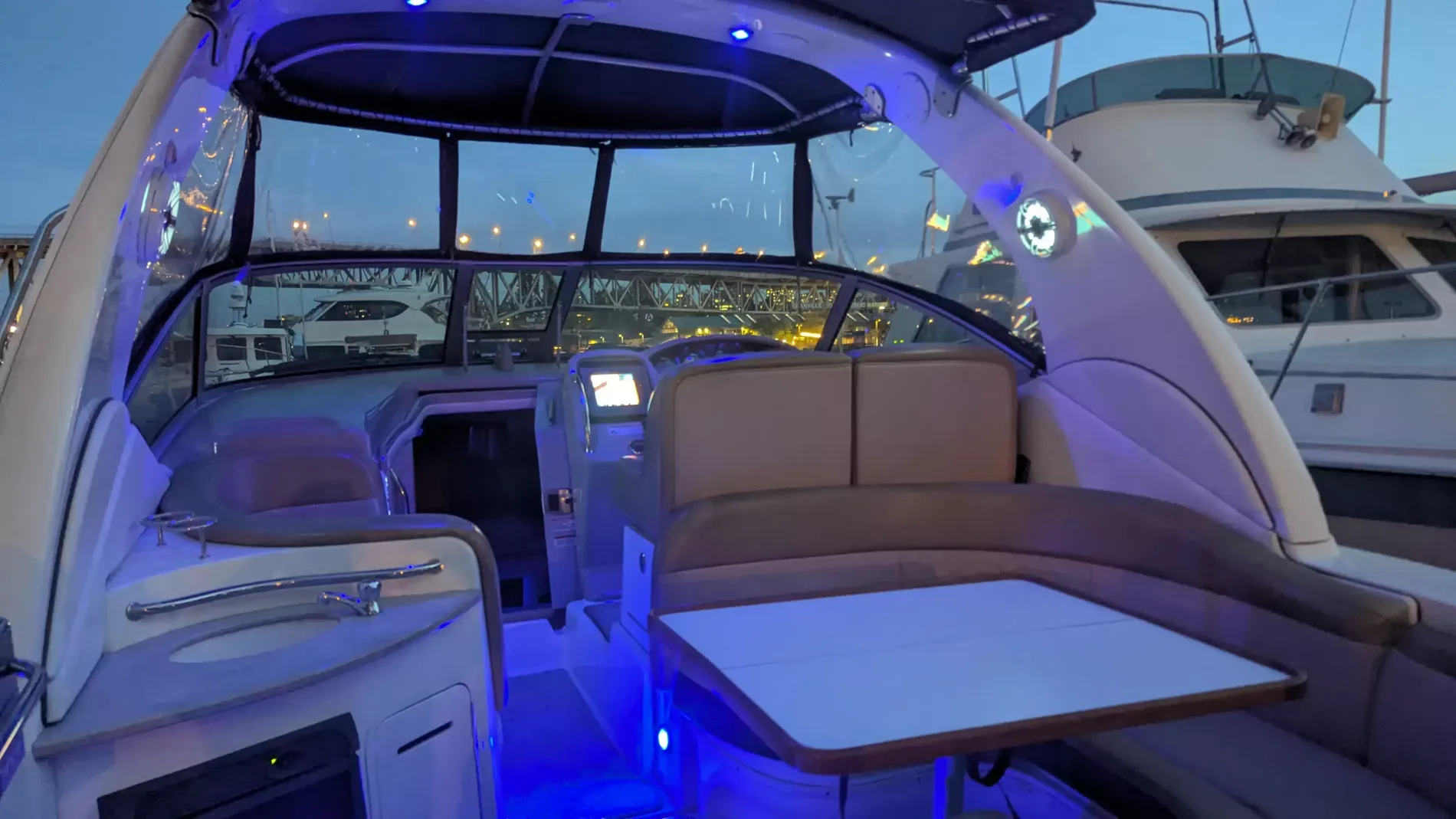 Pre-Owned 2007 Sea ray Sundancer 320 for Sale | Vancouver, BC | M&P Yacht Centre | 6aa86bc69e8d93221a06c8a4
