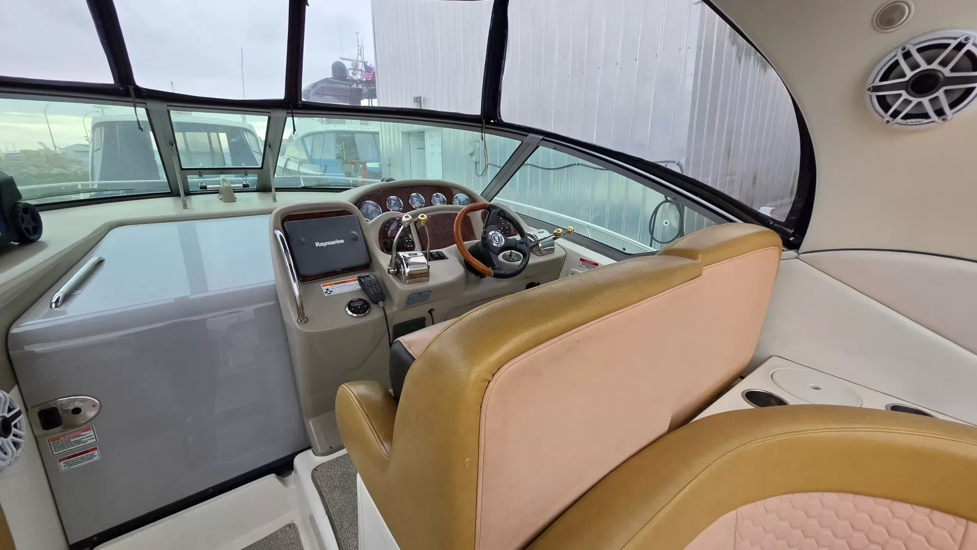 Pre-Owned 2007 Sea ray Sundancer 320 for Sale | Vancouver, BC | M&P Yacht Centre | 6aa86bc69e8d93221a06c8a4