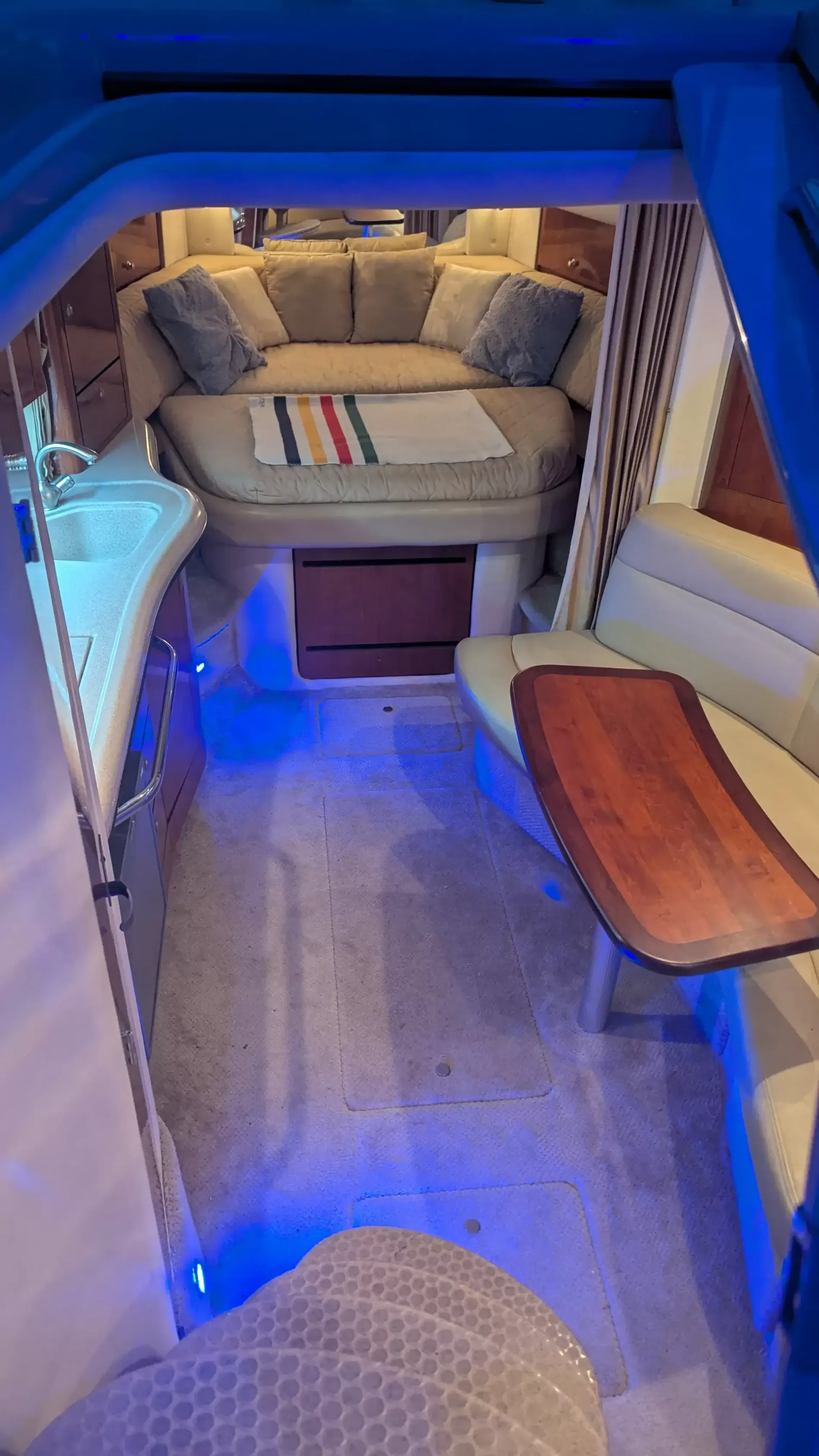 Pre-Owned 2007 Sea ray Sundancer 320 for Sale | Vancouver, BC | M&P Yacht Centre | 6aa86bc69e8d93221a06c8a4