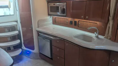 Pre-Owned 2007 Sea ray Sundancer 320 for Sale | Vancouver, BC | M&P Yacht Centre | 6aa86bc69e8d93221a06c8a4