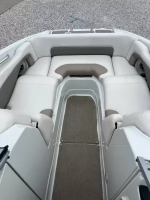 2015 Crownline E4