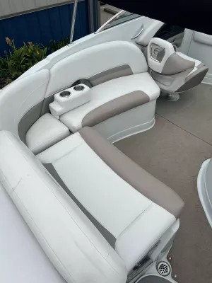 2015 Crownline E4