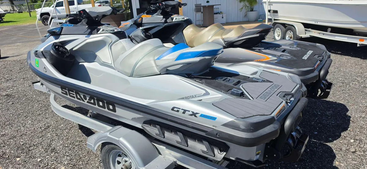 2021 Sea-doo 300-GTX LIMITED PAIR