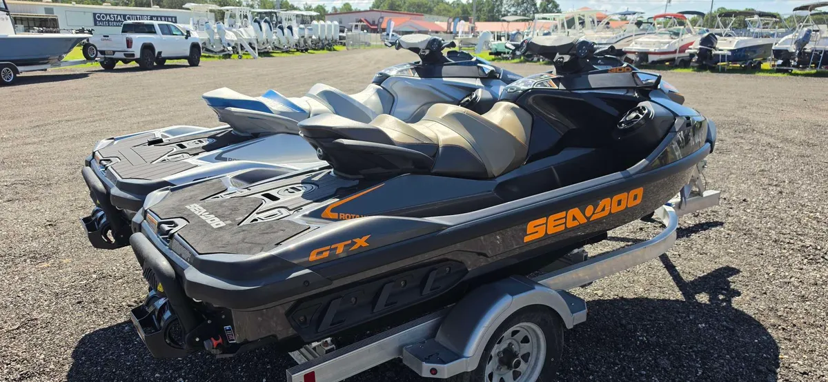 2021 Sea-doo 300-GTX LIMITED PAIR