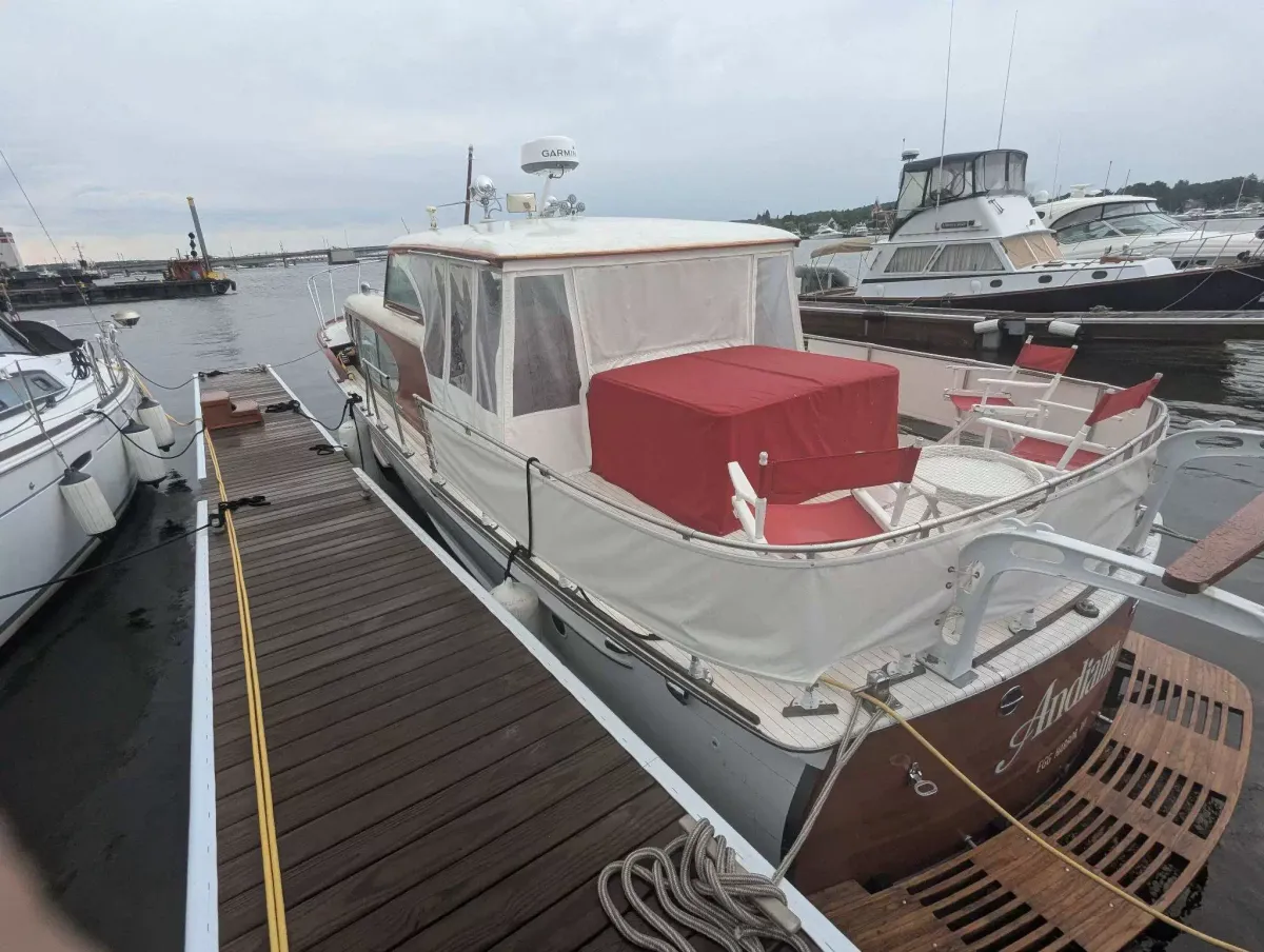 boat-carouselImage-image